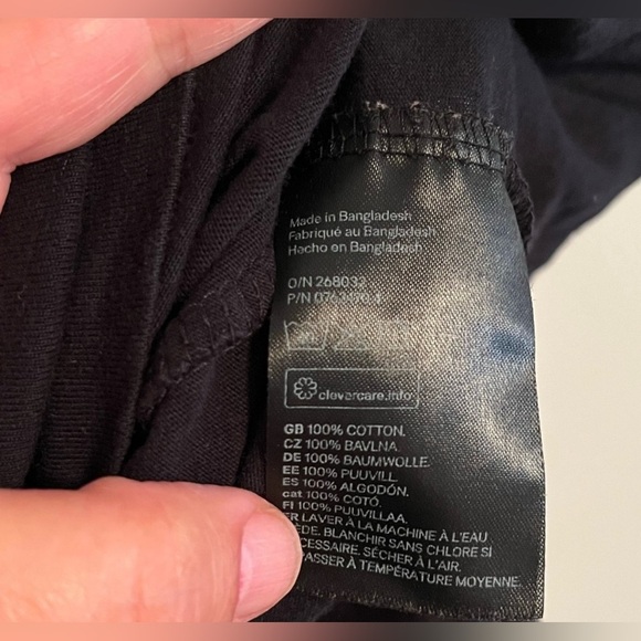 H&M FRIENDS T-Shirt- Medium - Picture 7 of 7